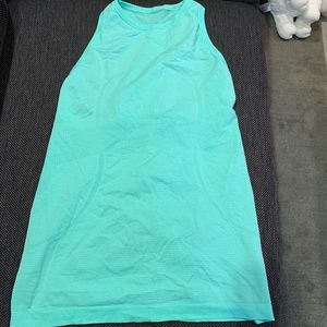 EUC lululemon tank; Size 10